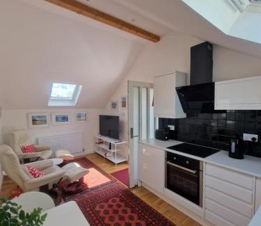 Maenporth Apartment | Blue Hills Luxury Apartment, Bay Front with Parking