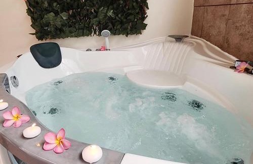 Mahaena House | Blue Horizon - Le Fare Ra'i - Jacuzzi - Garden
