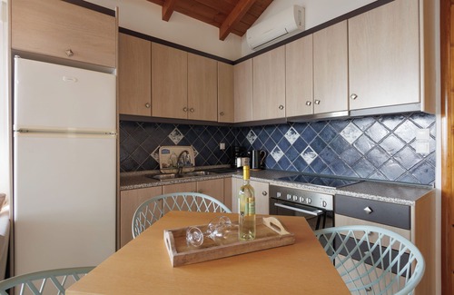 Astros Apartment | Blue Horizon Suites - Seaview Suite