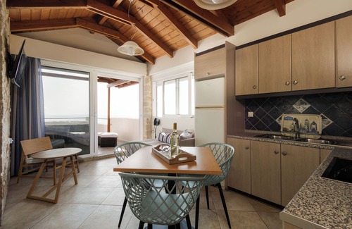 Astros Apartment | Blue Horizon Suites - Seaview Suite
