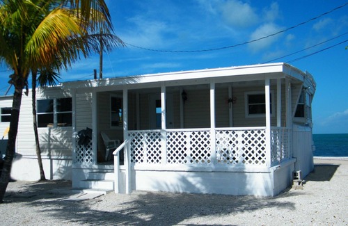 Marathon Cottage | Blue Isle Gem II- Gulf of America in the front yard