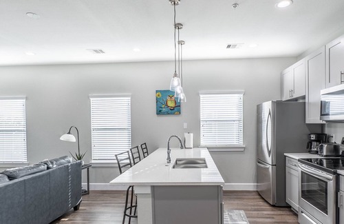 Clear Lake Shores Apartment | Blue Ivory: Neighborly Nest (2D)
