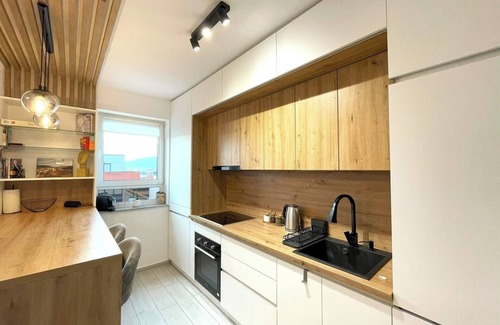 Brasov Apartment | Blue Jay's Nest — AC and Stylish Terrace
