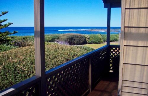 Bateau Bay Resort | Blue Lagoon Beach Resort
