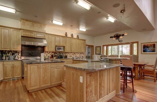 Big Lake House | Blue Lantern Lodge- "Hannah's Room"