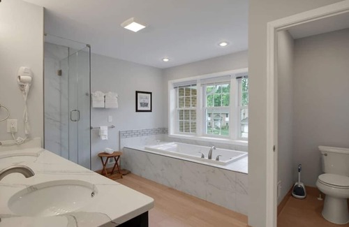 Merrifield House | Blue · Luxury | Retreat | Relax | 5 bedrooms | Views