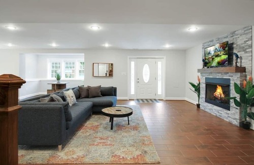 Merrifield House | Blue · Luxury | Retreat | Relax | 5 bedrooms | Views