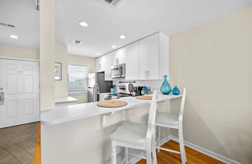 Sunnyside Condo | Blue Marlin by AvantStay | Beachfront w/Views, Pool Access, Beach Chairs