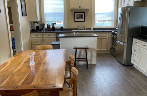 Eureka House | Blue Mist Victorian 5bed/2bath Victorian Gem