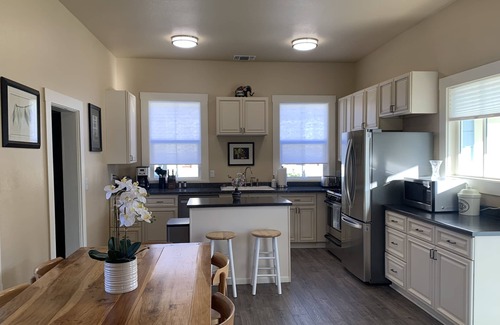Eureka House | Blue Mist Victorian 5bed/2bath Victorian Gem