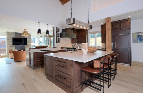 Big Sky House | Blue Moon Chalet - Best Family Ski in/Ski out! Luxurious House- Epic Location!