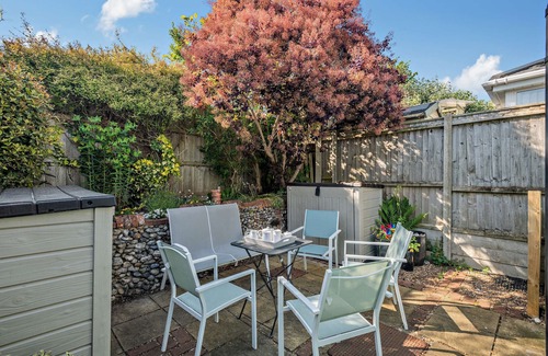 Kessingland House | Blue Moon Cottage - Three Bedroom House, Sleeps 6