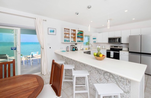 North Side House | Blue Moon: Upgraded Cottage w/Sandy Beach + Backyard Snorkeling Next to Ocean Frontiers