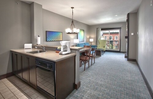 The Blue Mountains Hotel | Blue Mountain Resort Mosaic Suites