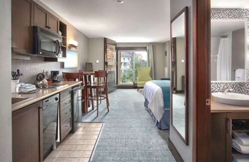The Blue Mountains Hotel | Blue Mountain Resort Mosaic Suites