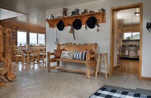 Newcastle House | Blue Mountain Ranch: 7 Bedrooms, Sleeps 20