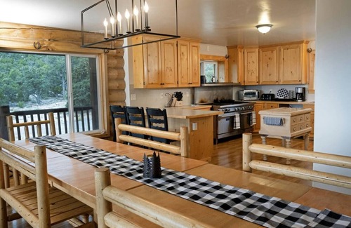 Newcastle House | Blue Mountain Ranch: 7 Bedrooms, Sleeps 20