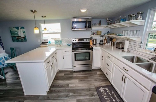 Surfside Beach House | Blue Nile - Peaceful, Fully Fenced, Pet Friendly