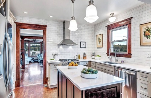 Lily Dale House | BLUE OAR LAKEHOUSE-Chautauqua-Lilydale-Luxury on the Lake