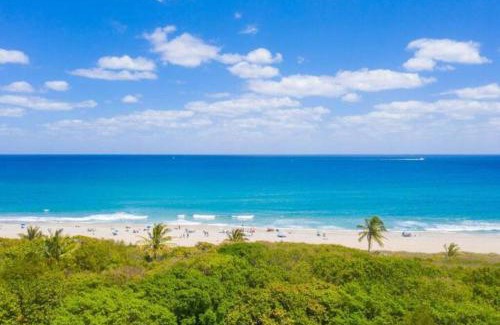 Boca Raton House | Blue Oasis 2BR Condo by the Beach