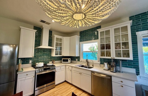 Historic Fourth Avenue House | Blue Oasis Casita - Walk to University of Arizona. Luxe elevated & nontoxic home