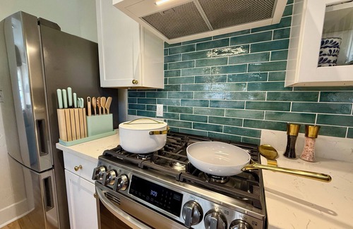 Historic Fourth Avenue House | Blue Oasis Casita - Walk to University of Arizona. Luxe elevated & nontoxic home