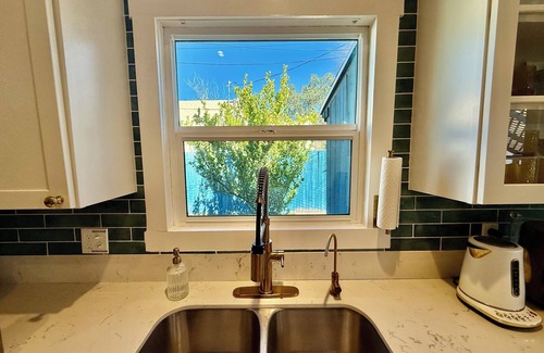 Historic Fourth Avenue House | Blue Oasis Casita - Walk to University of Arizona. Luxe elevated & nontoxic home