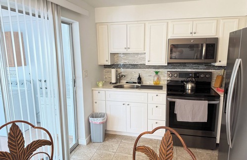 Royal Harbor House | Blue Oasis in Downtown Naples