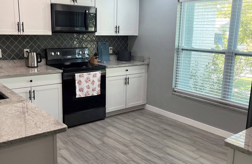 Pinellas Park House | Blue Oasis Retreat – 3BR/2BA w/Private Pool & Outdoor Fun