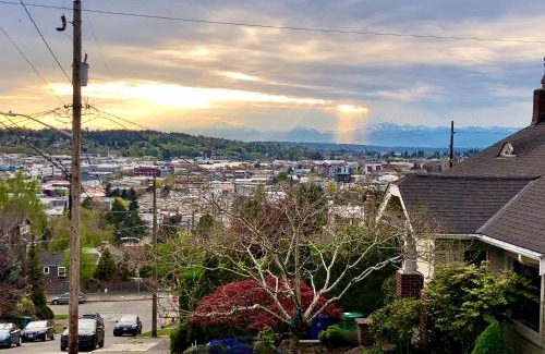 Fremont House | Blue Oasis with Amazing Olympic Views