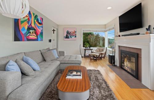 Fremont House | Blue Oasis with Amazing Olympic Views