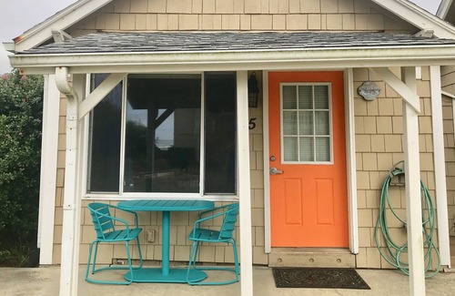 Rockaway Beach Apartment | Blue Octopus #5 Ocean Views