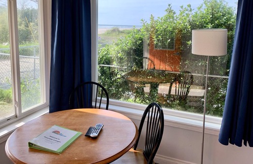 Rockaway Beach Apartment | Blue Octopus #5 Ocean Views