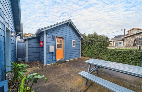 Rockaway Beach Cabin | Blue Octopus #5 Personal Beach Cabin. Ocean View.