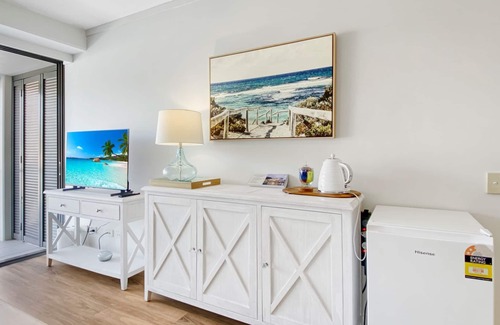 Nelly Bay Apartment | Blue on Blue Studio Room 1242