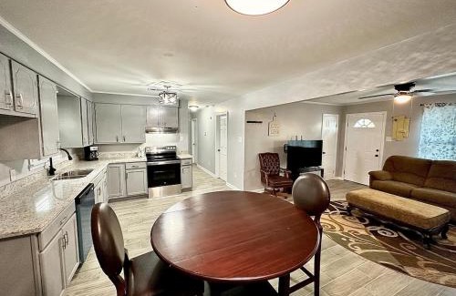 Brownsville House | Blue Oval 10 Min - Country Home 3 Bed 1 Bath-Sleeps 5-6