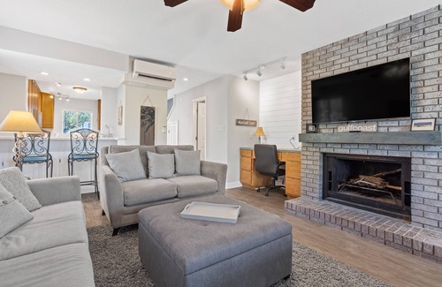 Mississippi City House | *Blue Palm Townhome* w/Gulf view/Walk to beach/seafood