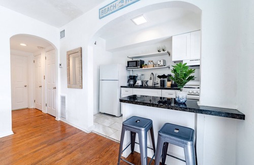 Coral Ridge Apartment | Blue Parrot 1 bedroom Apt ★5 min drive to the Ocean★Galleria Mall