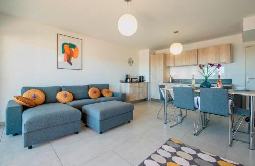 Saint Antoine Apartment | Blue Pearl A008