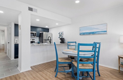 Harbor Oaks House | Blue Pearl- Canal Views, Boat Slip & Pool Access! Perfect Rockport Getaway!