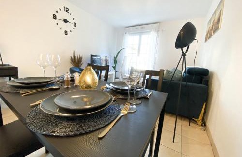 Corbeil-Essonnes Apartment | Blue Pearl - Parking - Gare RER à 5 min
