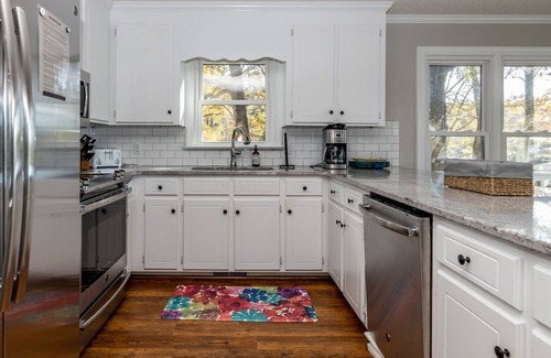 Littleton House | Blue Pointe | Amazing sunset views| Fabulous flat lot| Pet Friendly (Fee)