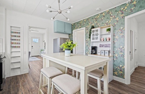Drumheller House | Blue Raptor | Family-Friendly 3BR + Private Yard!