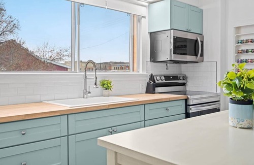 Drumheller House | Blue Raptor | Family-Friendly 3BR + Private Yard!