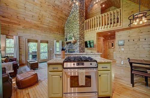 Blue Ridge Cabin | Blue Ridge Cabin, Arcade, Creek Front, Hot Tub