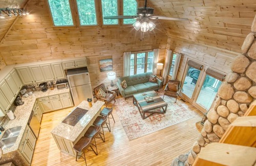 Blue Ridge Cabin | Blue Ridge Cabin, Arcade, Creek Front, Hot Tub