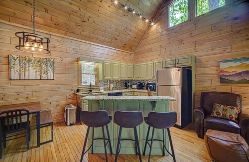 Blue Ridge Cabin | Blue Ridge Cabin, Arcade, Creek Front, Hot Tub