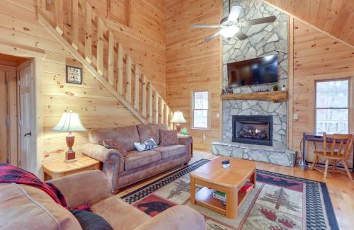Blue Ridge House | Blue Ridge Cabin with Hot Tub, 5 Mi to Downtown!
