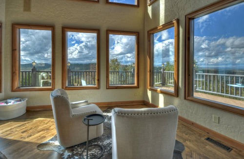 Blue Ridge Cabin | Blue Ridge Luxury Lodge | 9BR | Stunning Views | Ideal for Retreats & Getaways