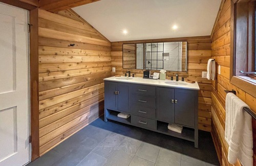 Bluemont Cabin | Blue Ridge Mountain Cedar Log Cabin's breathtaking VIEW!